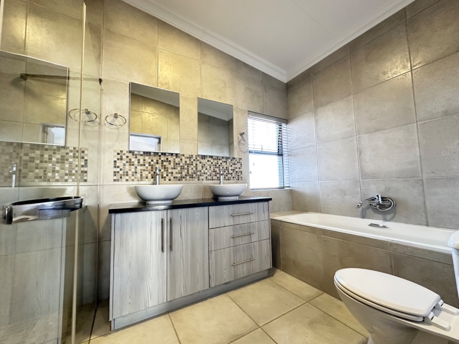4 Bedroom Property for Sale in Hartenbos Heuwels Western Cape